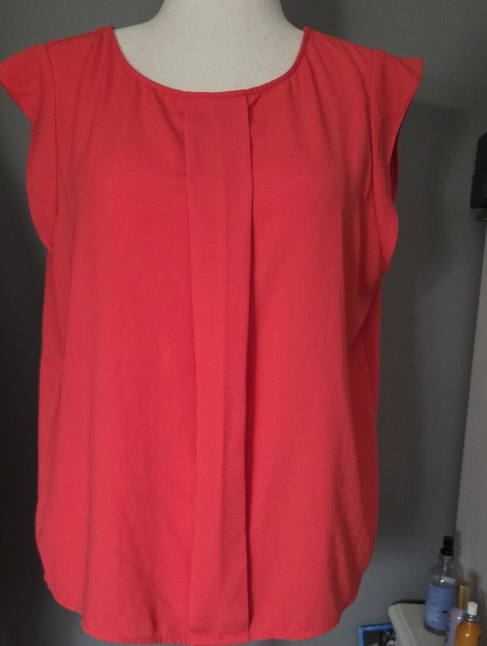 Tahari ASL Coral-Red Sleeveless Pleated Front Top